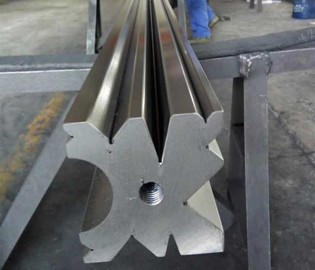 合肥模具厂工作人员阐述:如何安装折弯机模具需注意的五个问题